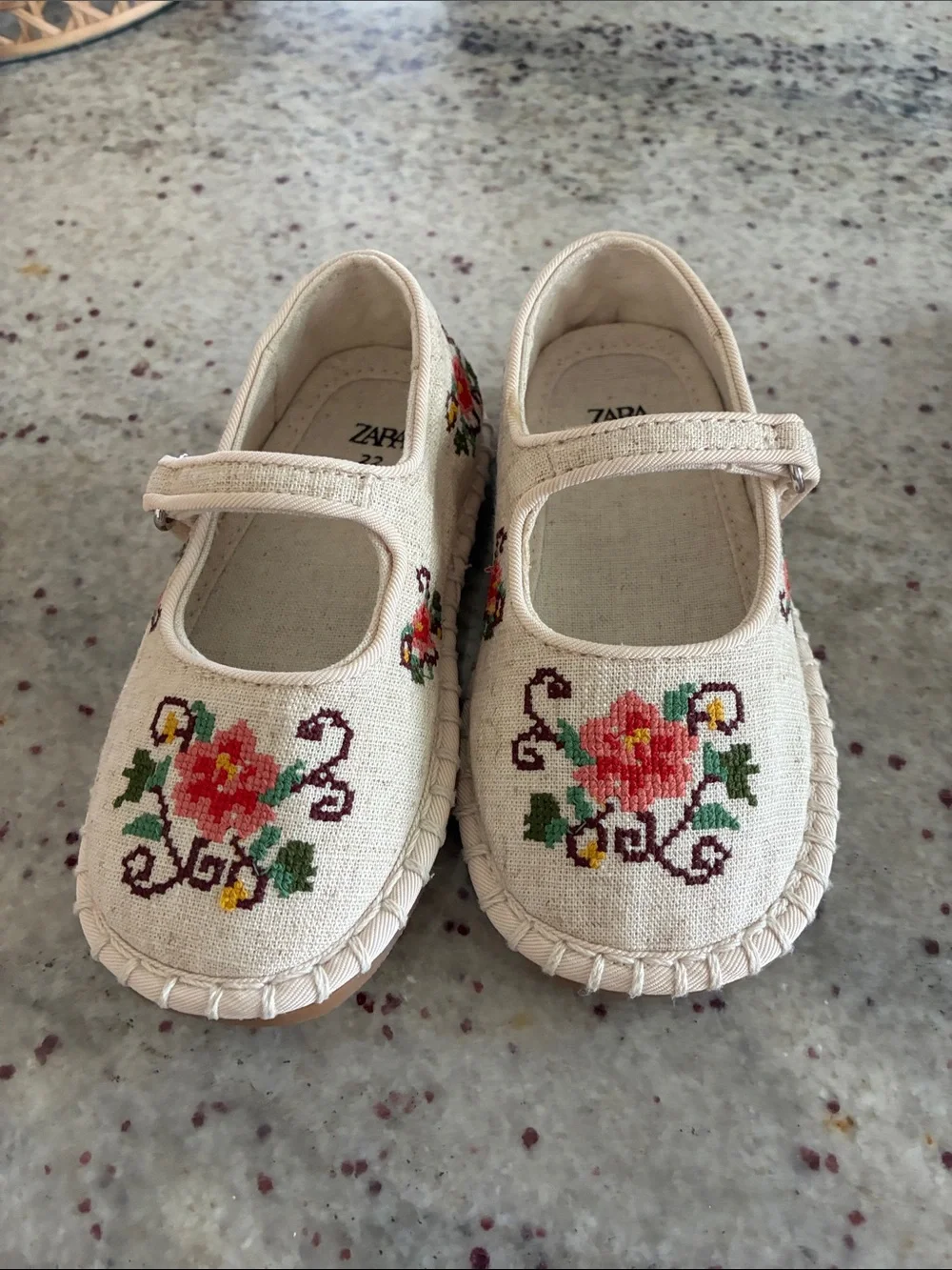 ZARA Cream Floral Embroidered Mary Jane Shoes